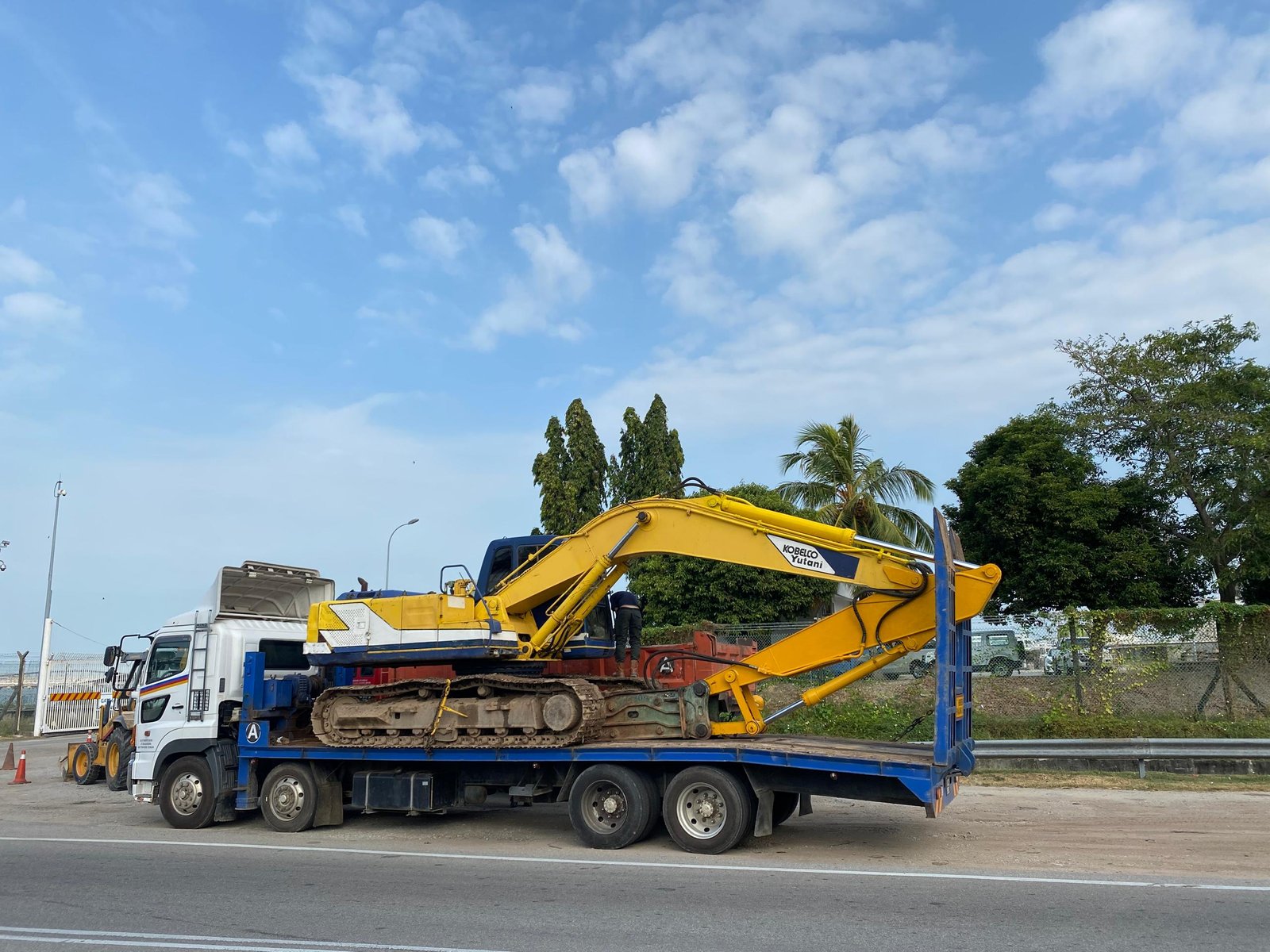 Job BRM SCR2 Supply Excavator Breaker, Dumping Truck 10 Wheel, Backhoe Loader to MRCSB, Melaka